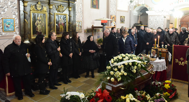 Сахрањена Лула Живојиновић: Испраћају присуствовао и син Миљко (ФОТО)